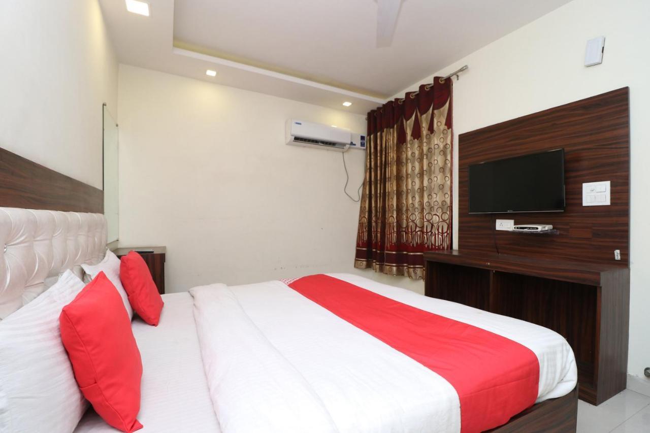 אמריצר Hotel Golden Heart מראה חיצוני תמונה