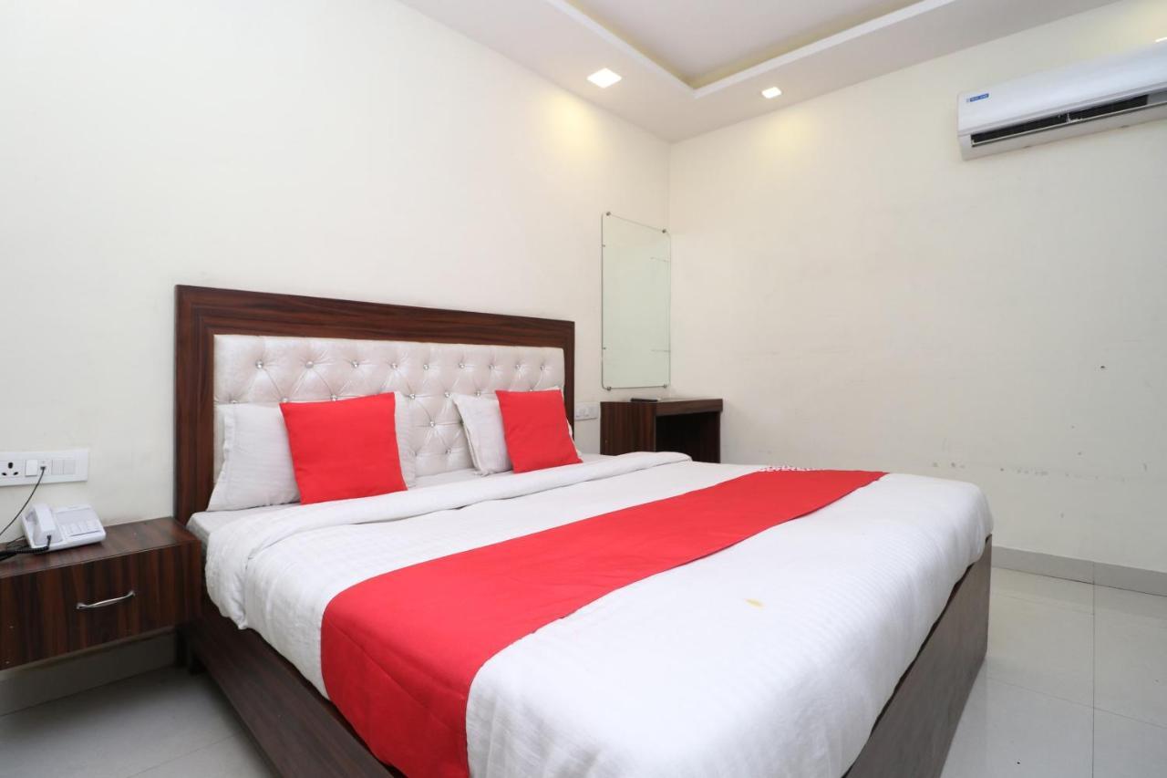 אמריצר Hotel Golden Heart מראה חיצוני תמונה