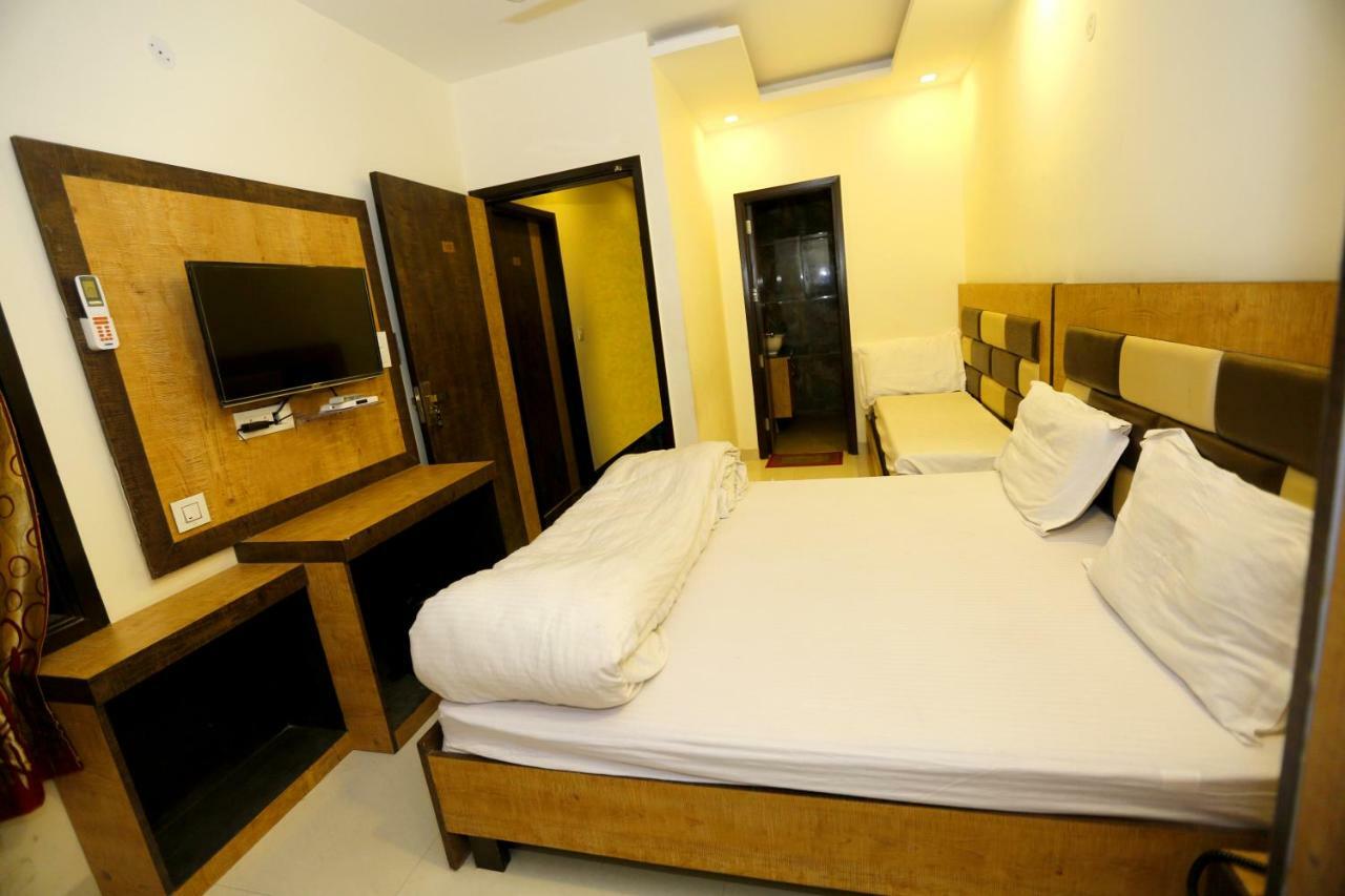 אמריצר Hotel Golden Heart מראה חיצוני תמונה
