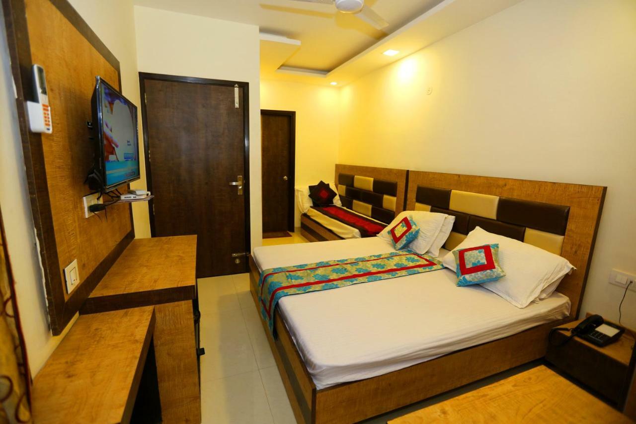 אמריצר Hotel Golden Heart מראה חיצוני תמונה