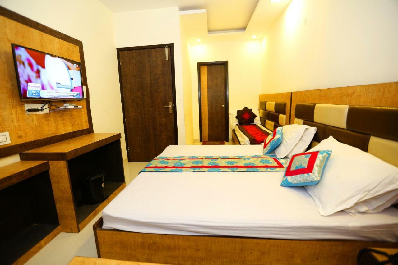 אמריצר Hotel Golden Heart מראה חיצוני תמונה