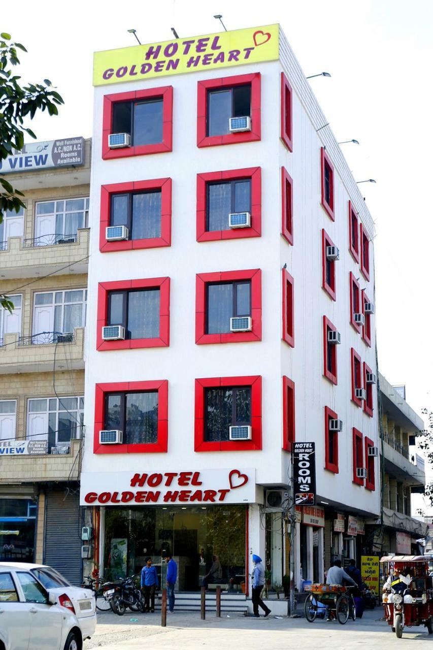 אמריצר Hotel Golden Heart מראה חיצוני תמונה