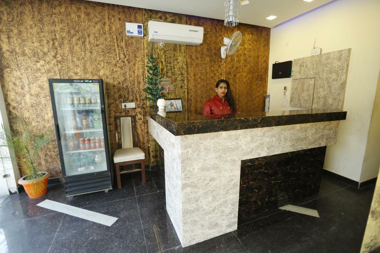 אמריצר Hotel Golden Heart מראה חיצוני תמונה