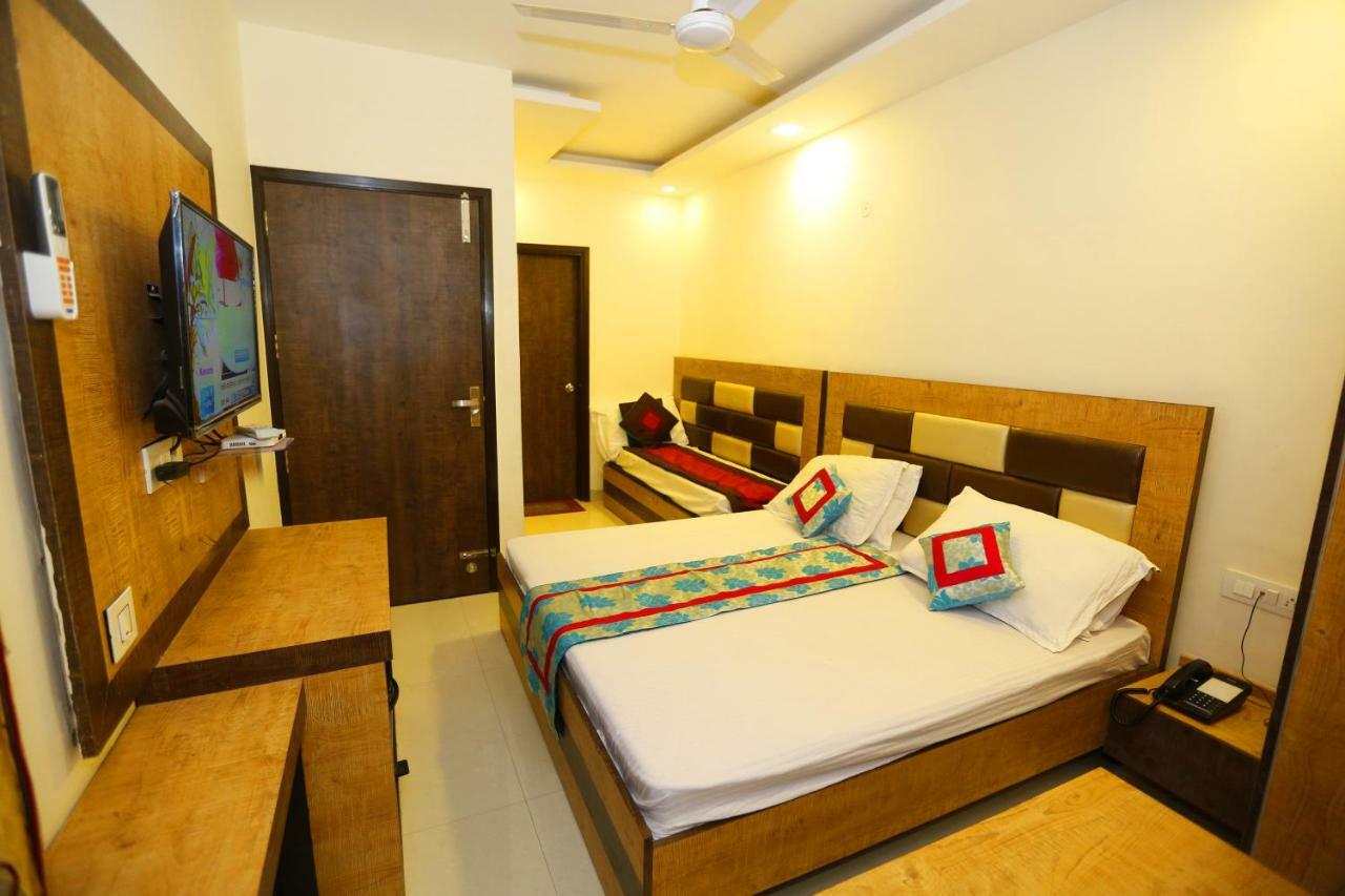אמריצר Hotel Golden Heart מראה חיצוני תמונה